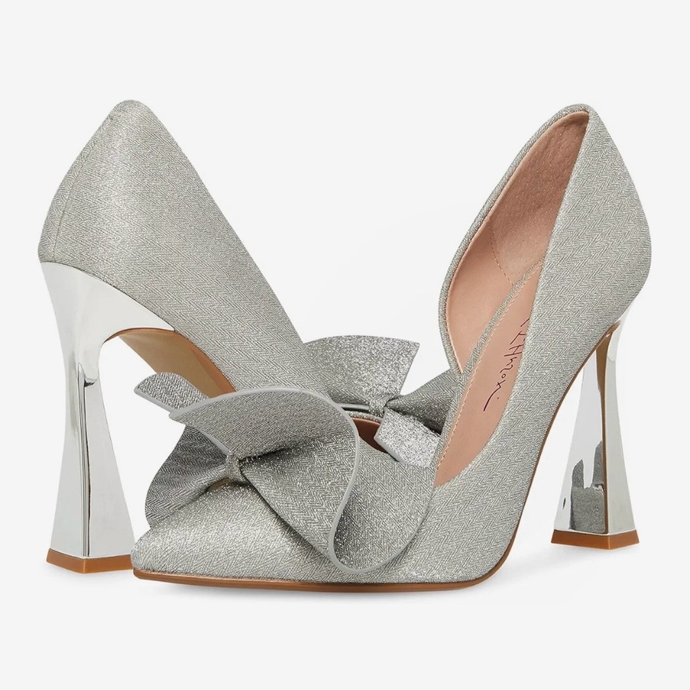 NIB Betsey Johnson Nobble Silver Glitter Pumps Heels Sz 8